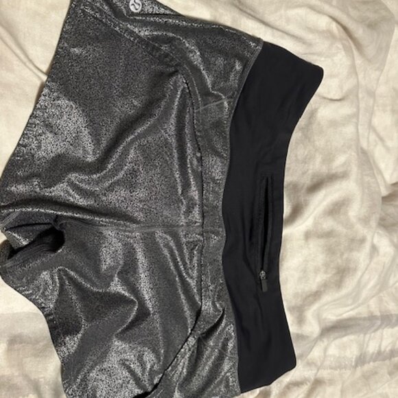 Lululemon Speed shorts luminosity foil size 8 - Picture 3 of 3